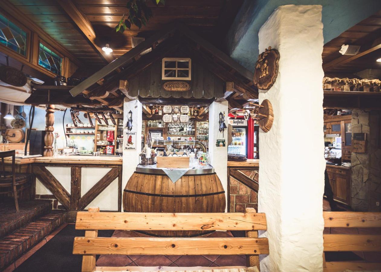 Penzion A Restaurace U Johana Zlin Exterior photo